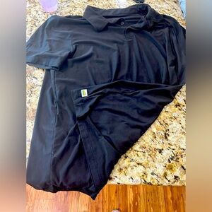 Black Vuori men’s collar shirt!